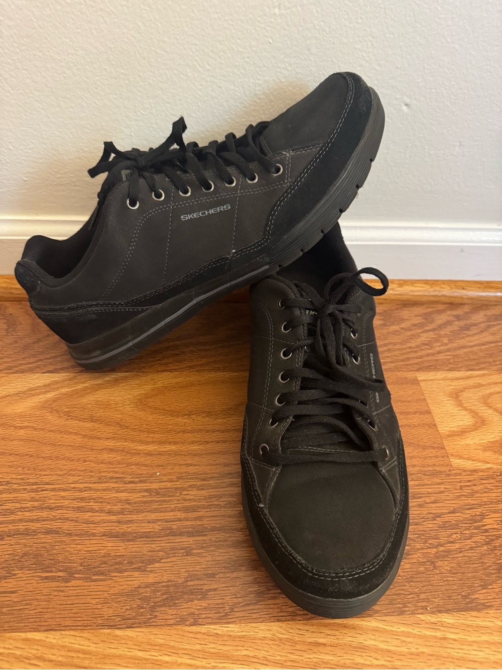 Skechers Men's Black Low-Top Lace-Up Sneakers